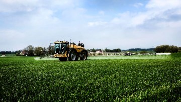 Puncte sursă de poluare a apelor cu pesticide 